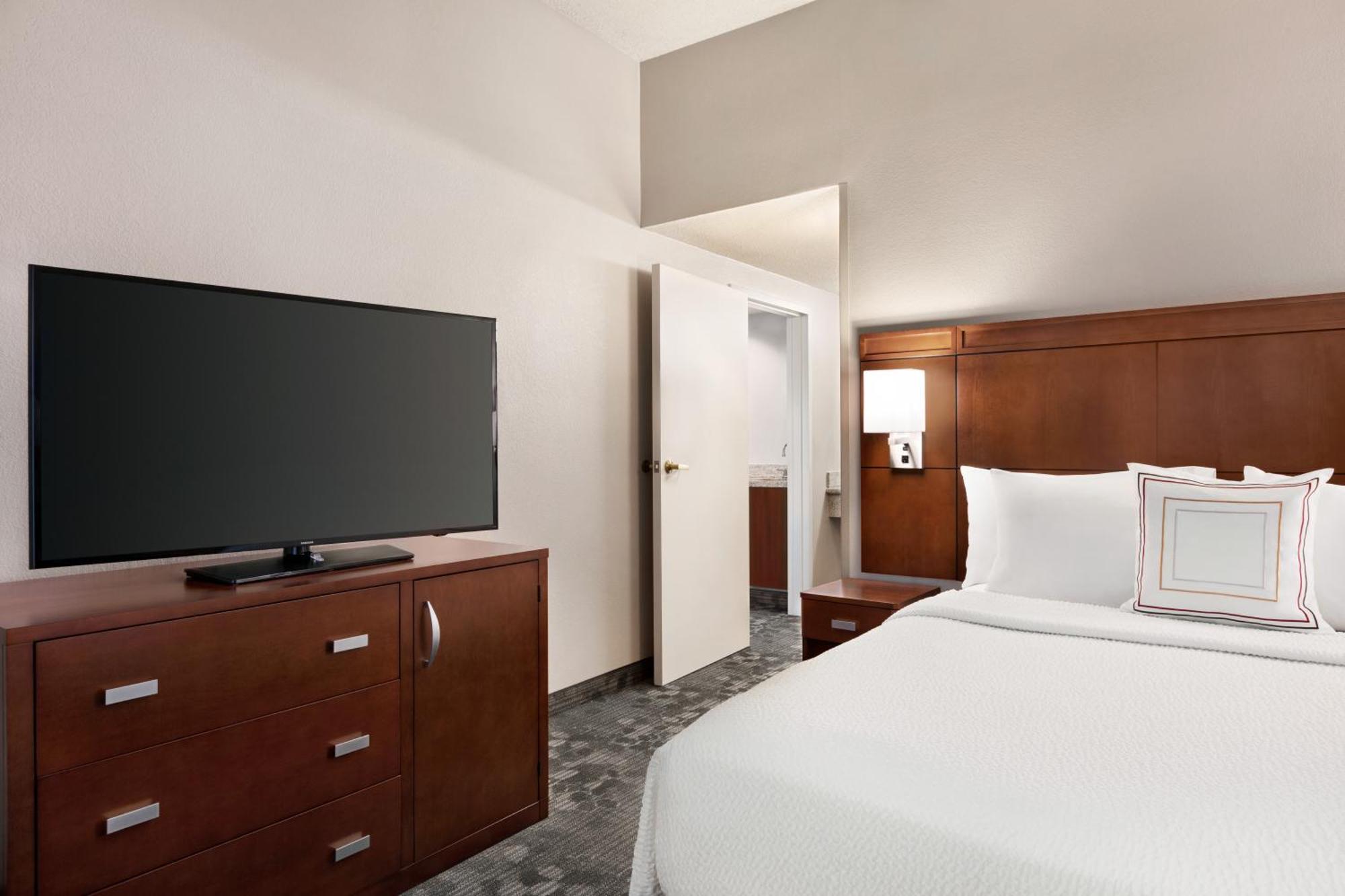 Courtyard By Marriott Central