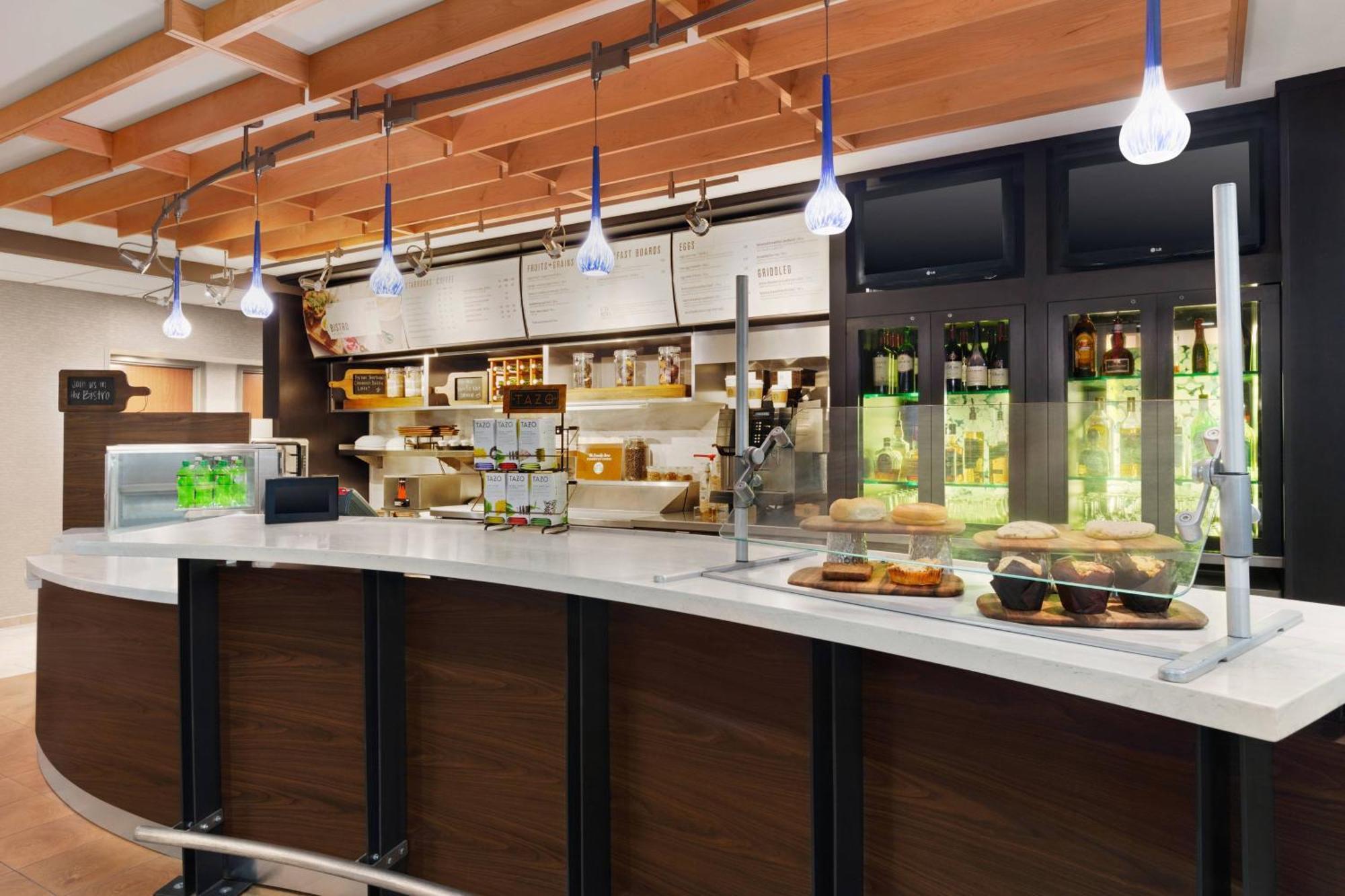 Courtyard By Marriott Central Hotel