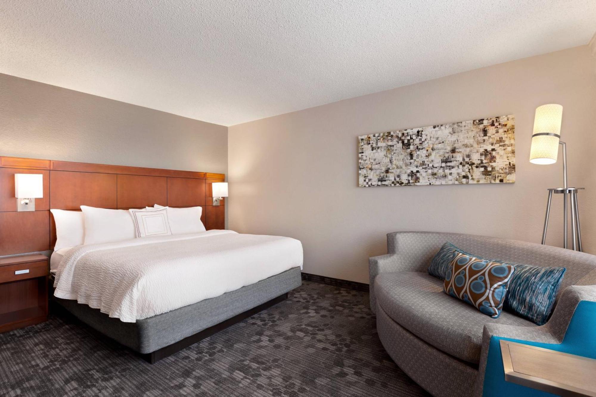 Courtyard By Marriott Central Hotel Tulsa